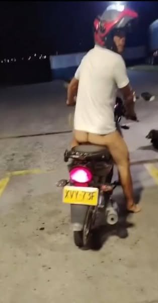 #Alarma #Acacías Vecinos reportan la presencia de un hombre desnudo y peligroso