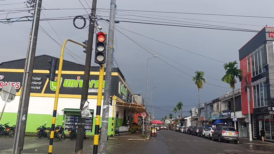 #Acacías #SemáforoDañado Nos reportan el semáforo de la calle 15 con carrera