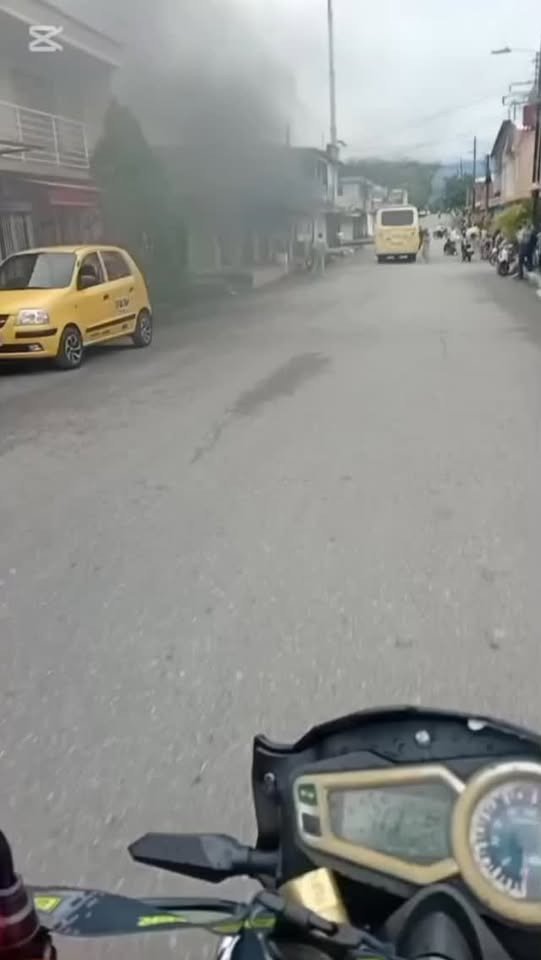 #Acacías #Independencia A esta hora el Cuerpo de Bomberos de Acacías atiende