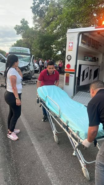 #guamalesnoticia | Accidente en la vía Granada – Fuentedeoro Hace pocos minutos