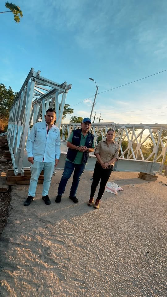 Continúan los trabajos para la instalación del puente metálico en la vía