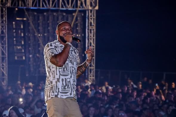 El ritmo urbano se toma la noche de festival con la presentación