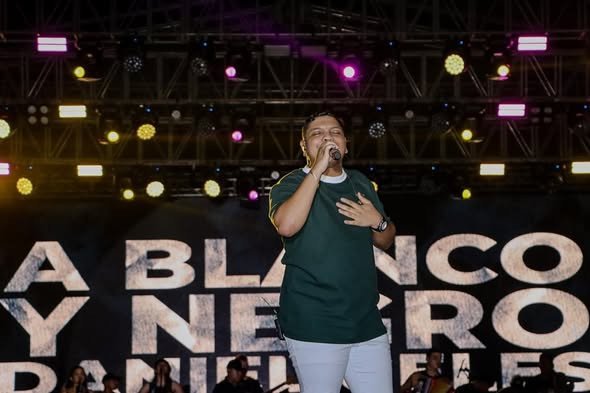 Daniel Geles, hizo parte de la noche del domingo en el Festival