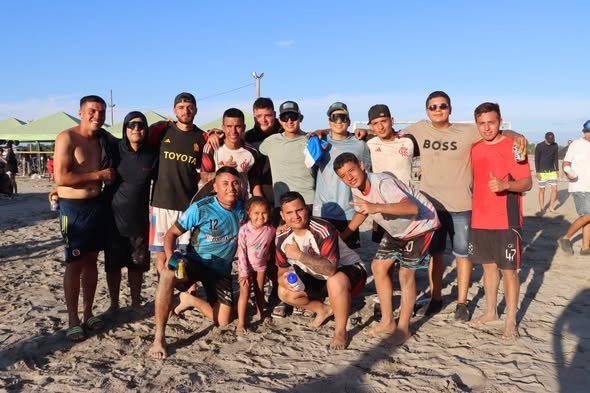 Equipo Centro Diésel, campeón del fútbol playa del Festival de Verano 2026.