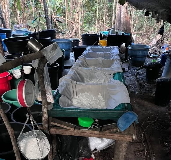 #ejercitonacionaldecolombia *Ejército Nacional destruye laboratorio utilizado para el procesamie...